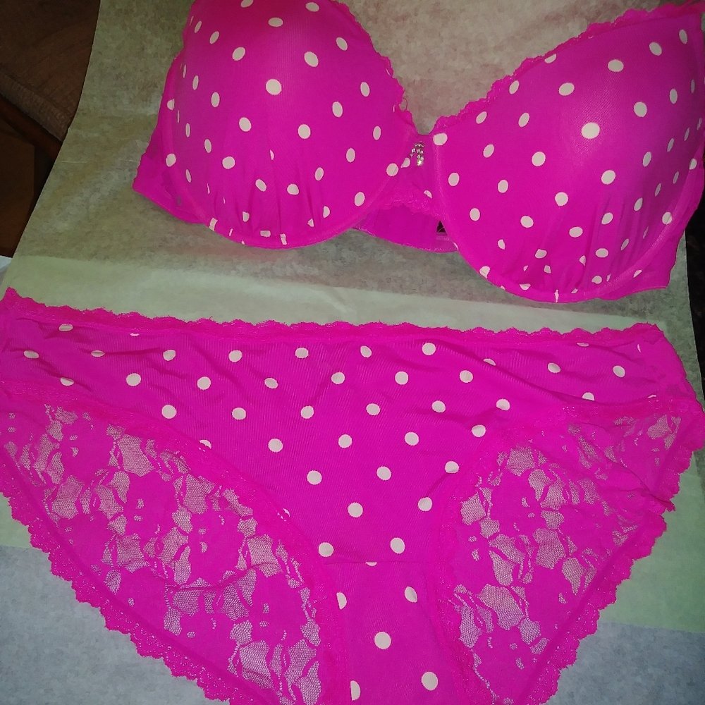 Plus wemons bra &panties set.